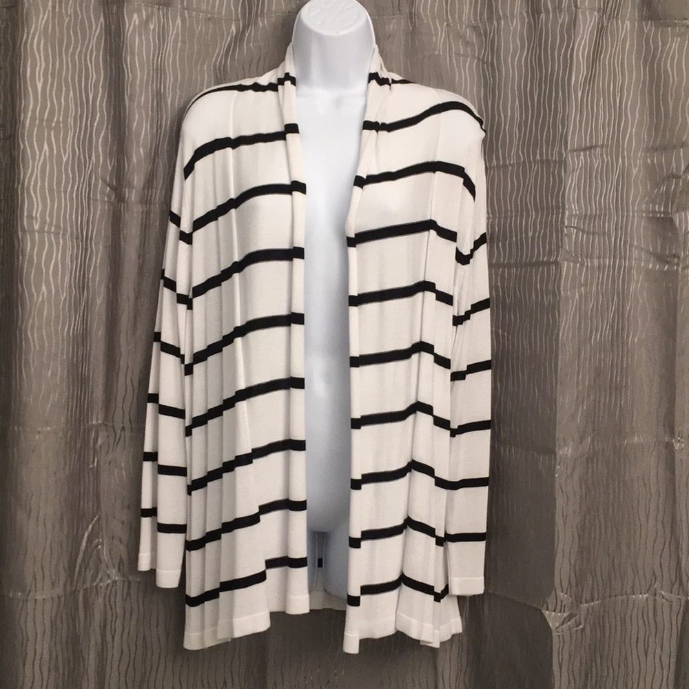 Black and White Seeater